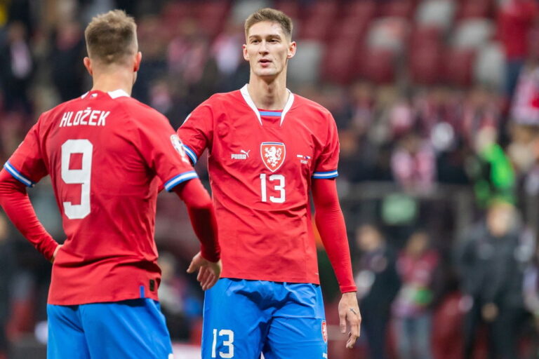 Celtic snatch transfer from Rangers – Player travels to Glasgow for medical