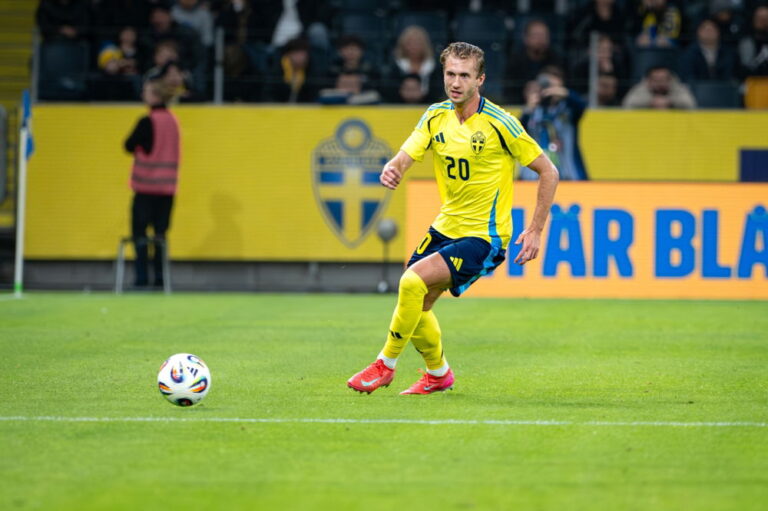 “An experience, you could say” – Celtic star on Rangers chaos and fans invading