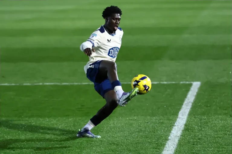 Huddersfield attacker drops down Rangers target list after Andrew Cavenagh strategy change
