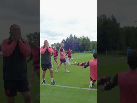Derek McInnes Joins the Rondo at Training! ⚽