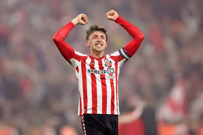 Dan Neil tells Rangers why he’s ready for Ibrox transfer as Sunderland give him key Light Blues pointer