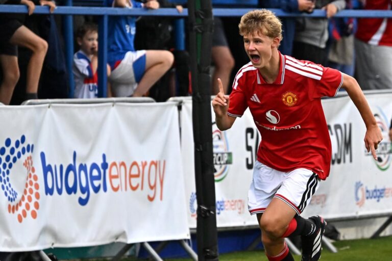 WATCH: If players don’t enjoy playing in front of large crowds, then they are in the wrong sport, says Man Utd coach
