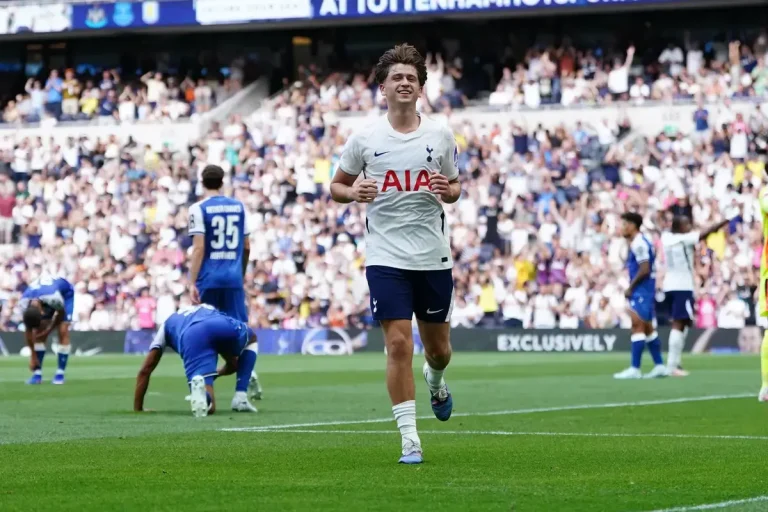 Mikey Moore rejects £25.7m Premier League transfer to secure FC Koln loan
